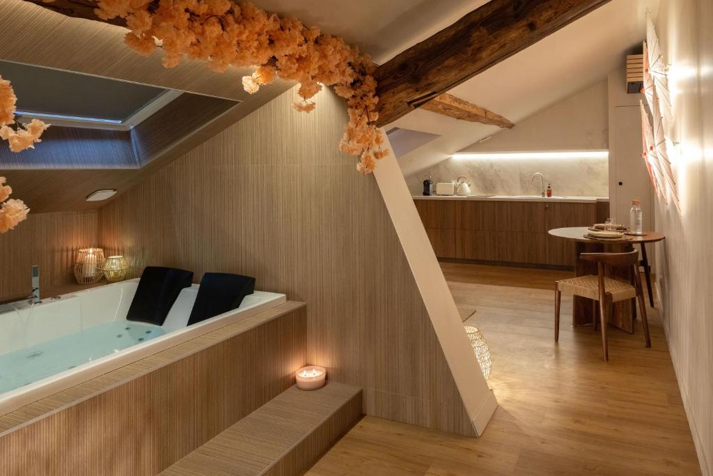 CEVA Suite Sakura - Jacuzzi & Cinéma Centre ville, Saint-Étienne
