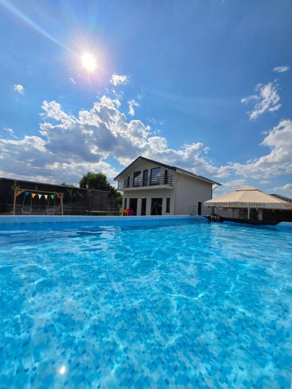 Vila Amedeea, Domneşti