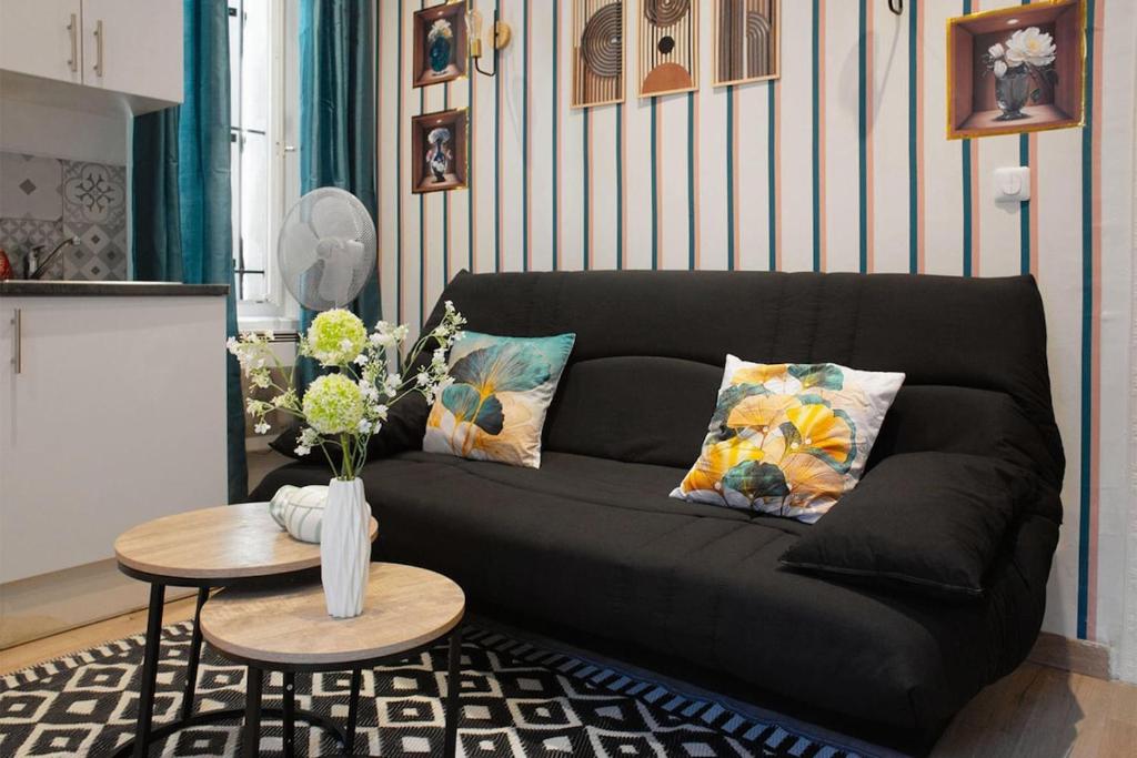 Nice studio with a terrace, Toulon