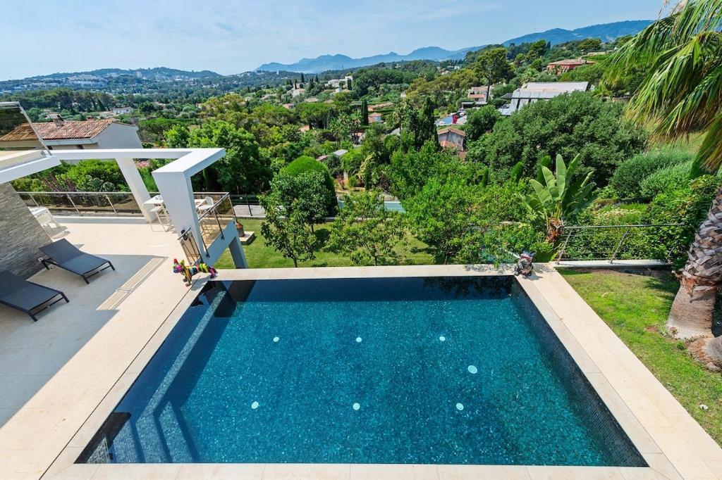 Victory - Villa d 'Architecte Panorama - LeBooker - 3