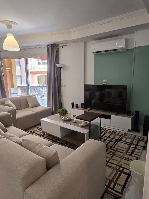 Emerald Haven C7-3, Káhira