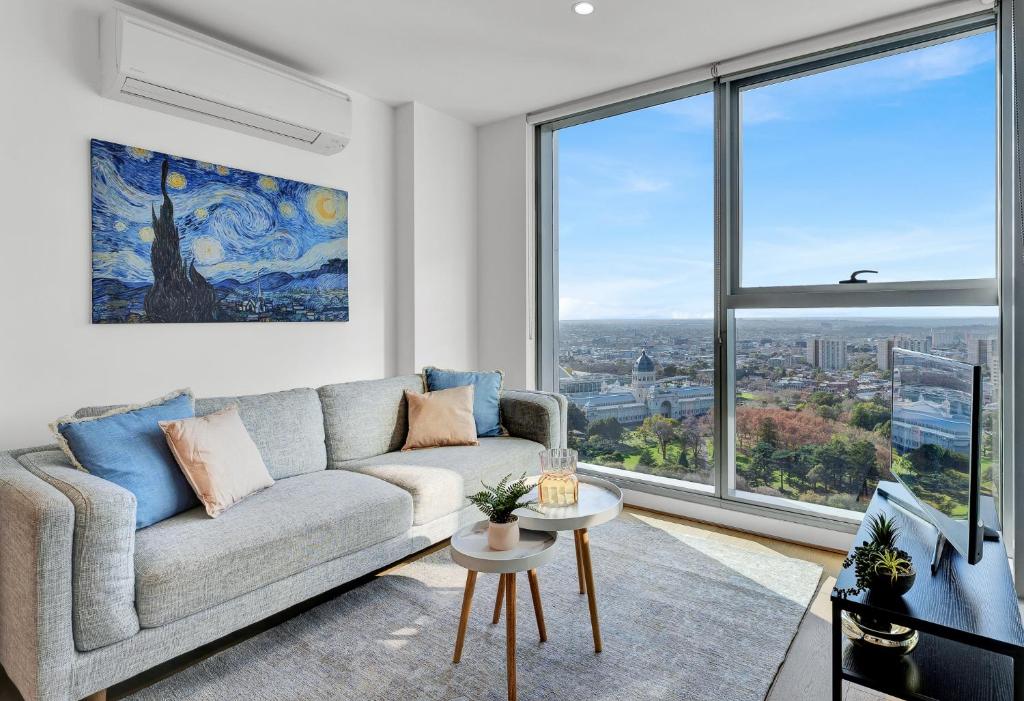 Stunning Views - Spacious Melbourne Central Sky Escape - Free Tram, Melbourne