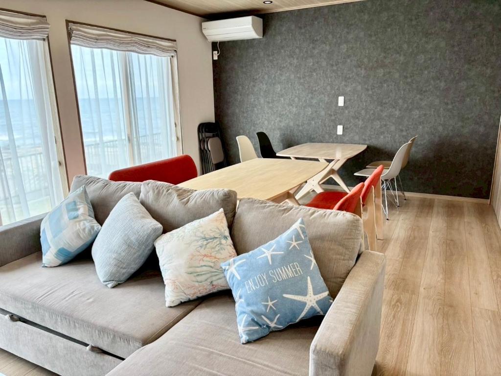 OceanフロントYASHIRO鴨川 目の前に海が広がる広々一軒家貸切 11名, Kamogawa