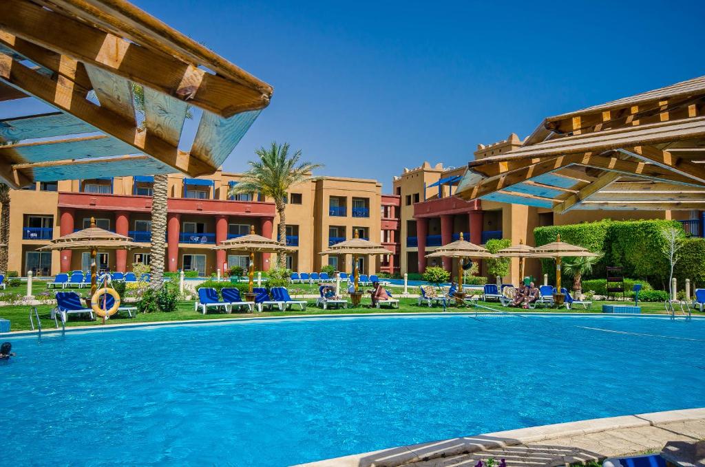 Titanic Beach - Families and Couples only — Swimming pool in Hurghada, Red Sea