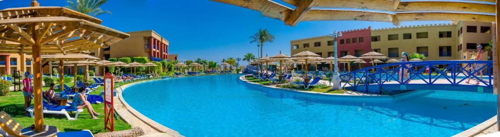 Titanic Beach - Families and Couples only — Swimming pool in Hurghada, Red Sea