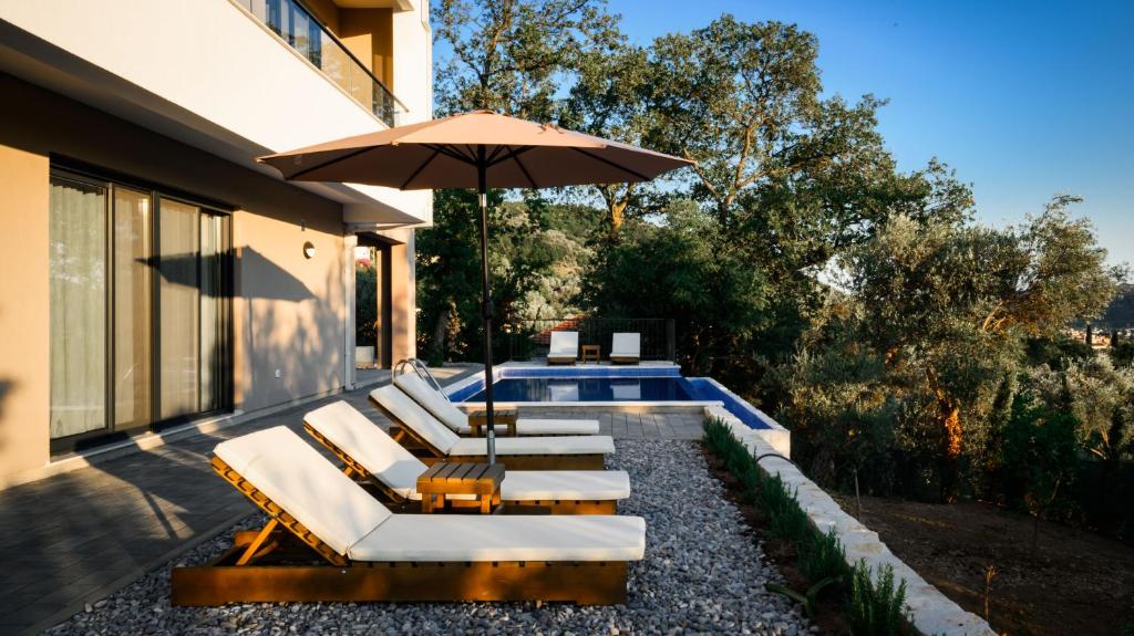 Villa Amara -Luxury Villa with Private Pool & Hot Tub - 4
