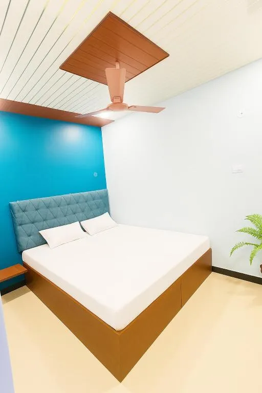 Ujjain Hotel Josh! J! Near Shri Mahakaleshwar Jyotirlinga Temple And Railway Station - Providing Fully Air Conditioned & Spacious Rooms With Free Wi-fi Facility - Free Parking And Excellent Room Service Available - Best Budget Hotel In Ujjain，位于乌贾因的酒店