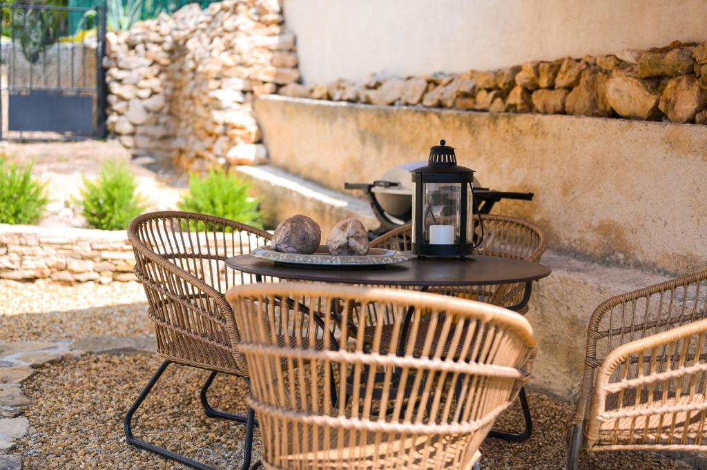 Calm private garden seaview shared pool parking - 4
