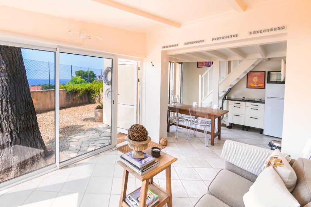 Calm private garden seaview shared pool parking, Bandol