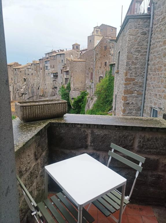 Sospesi nel borgo, Vitorchiano