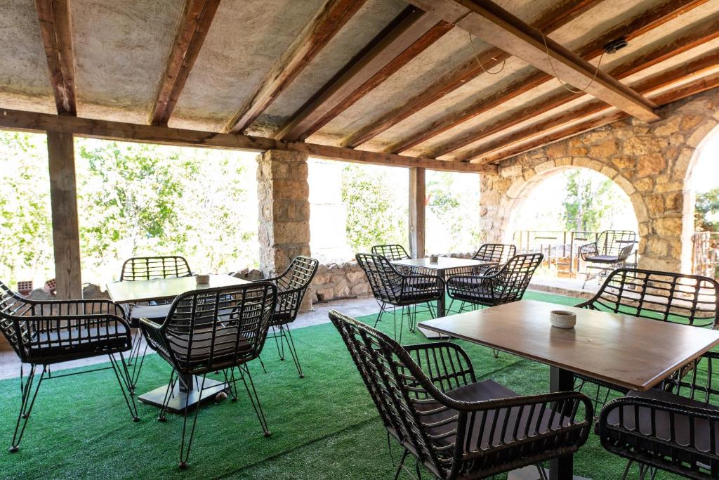 Stone Palace Hotel Near Athen's Airport Free Shuttle From and to Athen's Airport - Dining image