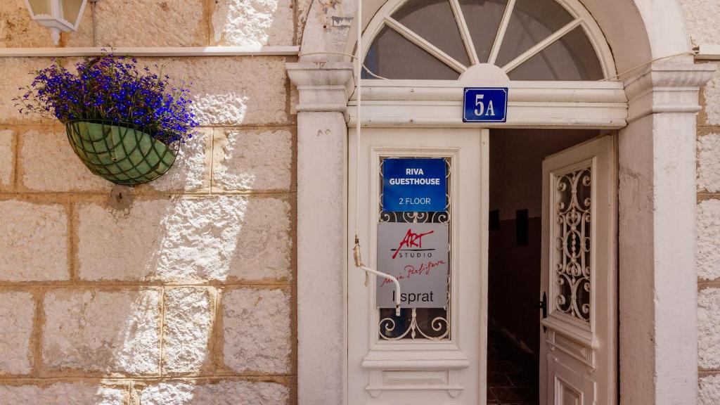 Riva Guesthouse photo