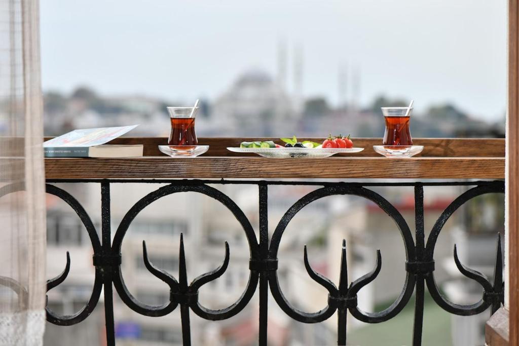 Historical Flat Unique Terrace AC in Beyoğlu Galata, Istanbul