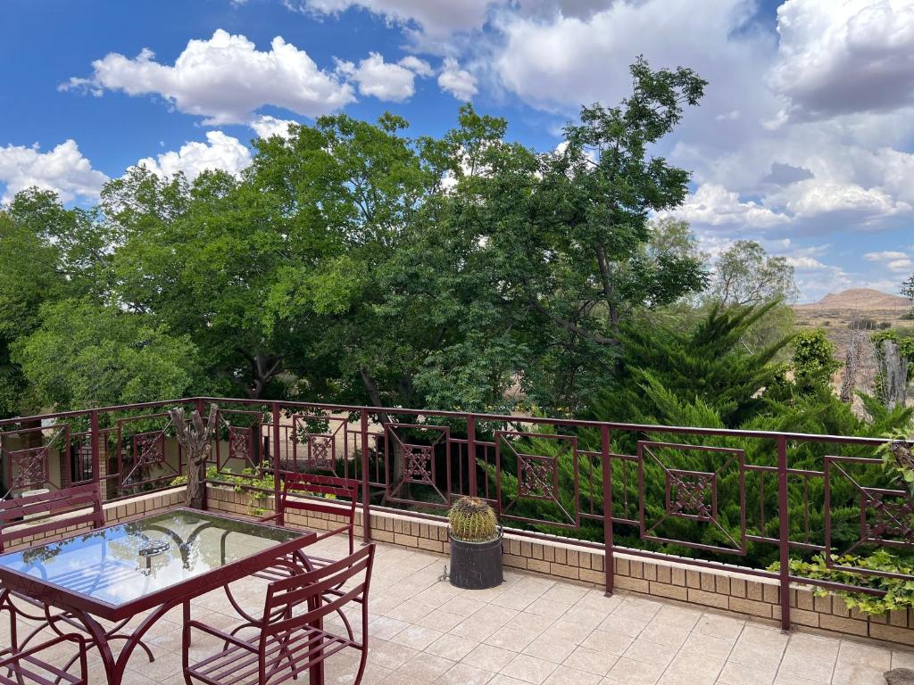 Paradise Awaits BB, Luckhoff