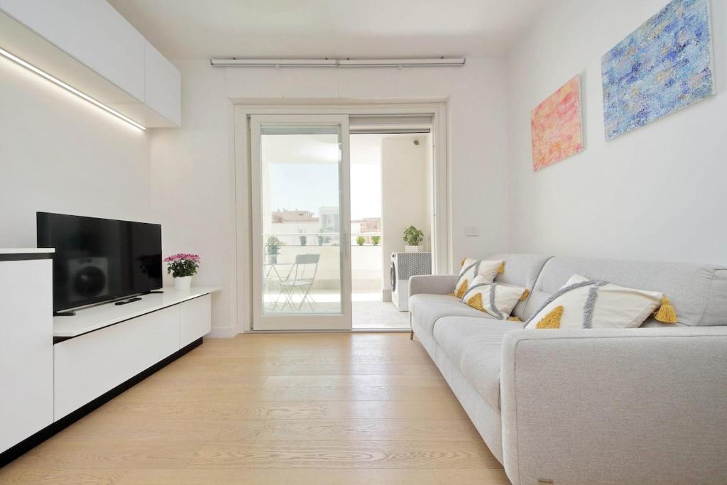 Contemporary Apartment by Luxury Getaways - 1