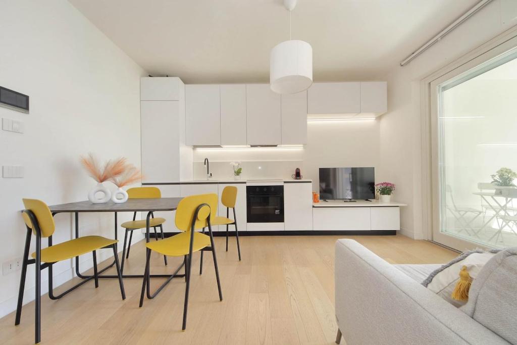 Contemporary Apartment by Luxury Getaways - 3