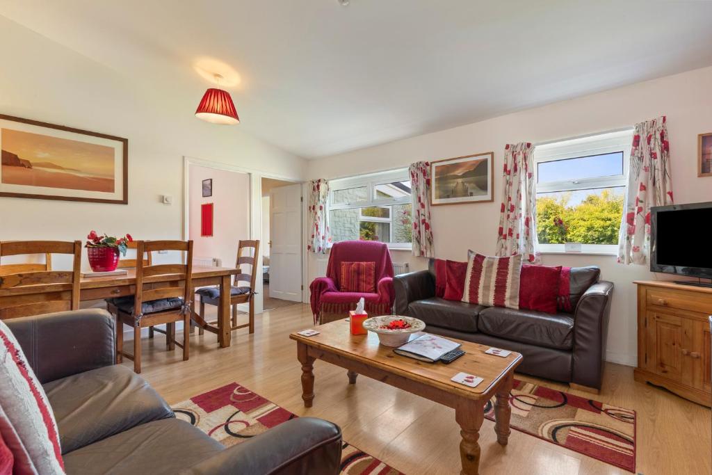 Poppy at Gorslwyd - Sound Retreat, Aberporth