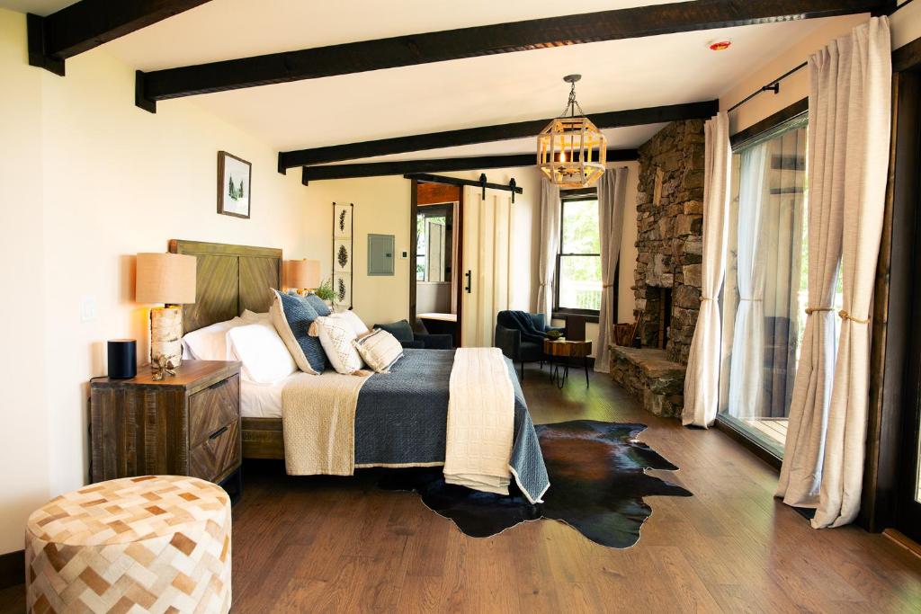 Elk & Embers Mountain Hideaway, Waynesville