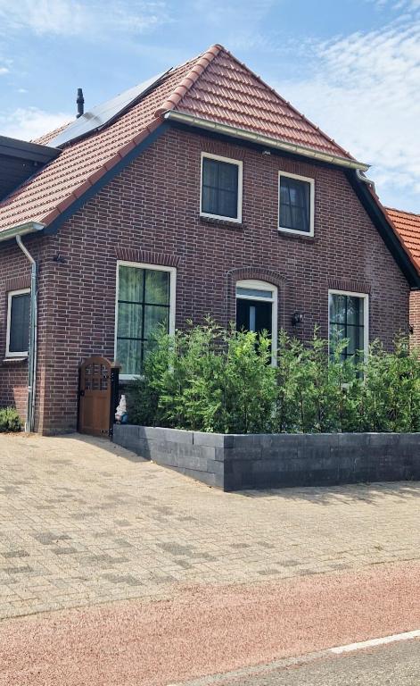 'tNest Middelaar, Middelaar