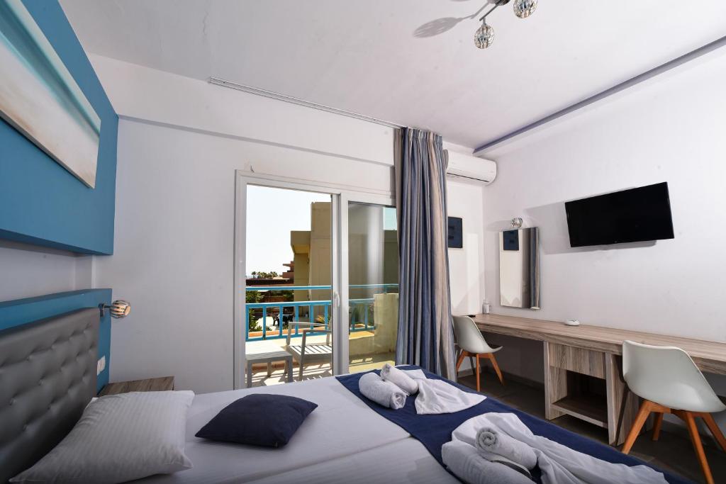 Kasapakis Hotel & Apartments — Hotel rooms in Analipsi