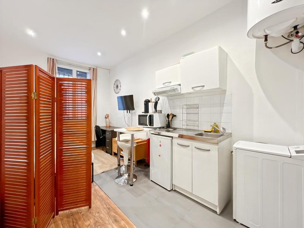 Functional apartment, Belleville, Paris 11 - 3
