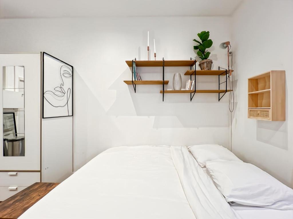Functional apartment, Belleville, Paris 11 - 5