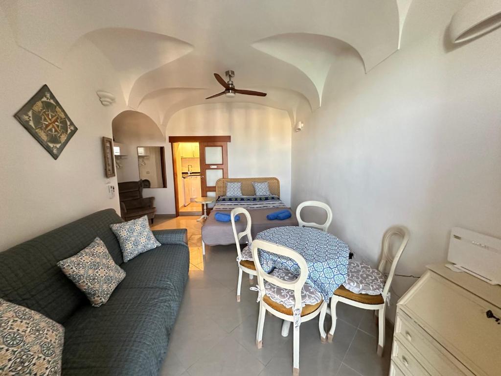 The Best, Sea, Old town, and sunrise view Apartment with balcony - 4