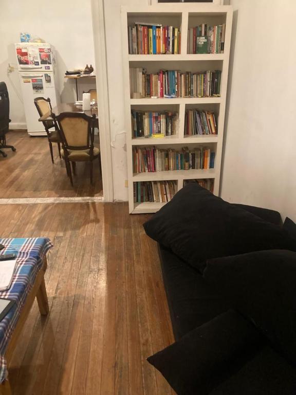 150 m2 Caballito verdadero centro de Buenos Aires Terraza propia Lleno de espacios verdes Living comedor enorme - 2