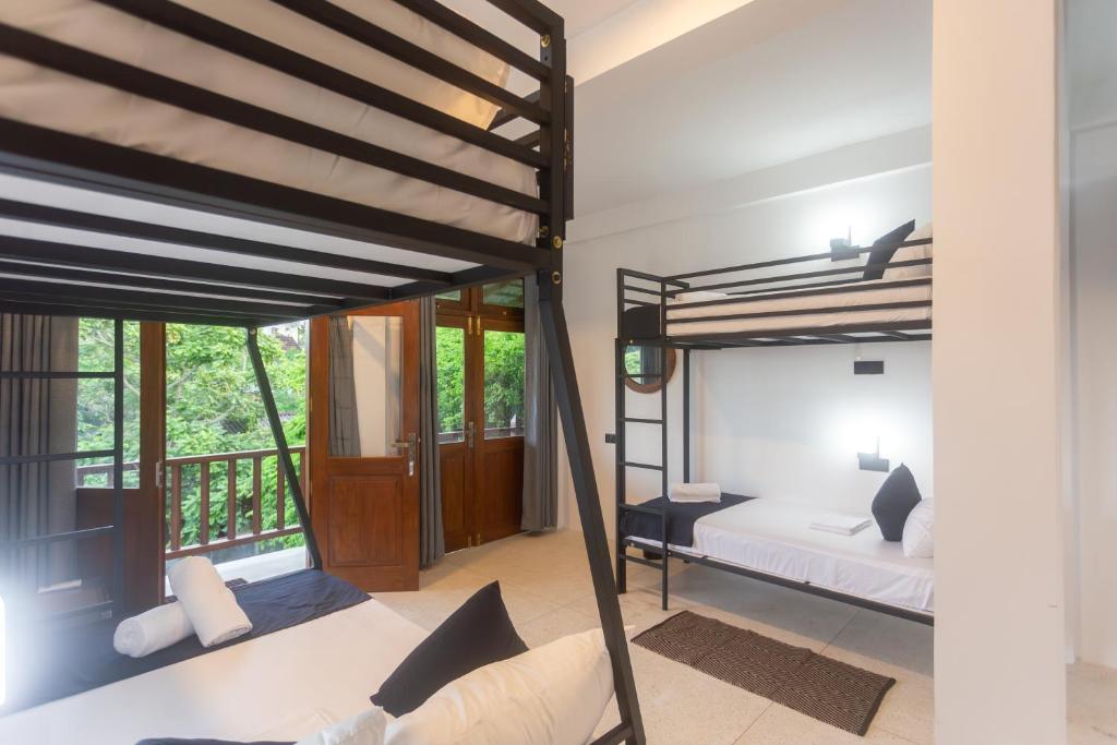 Mich's Surf Villa & Hostel