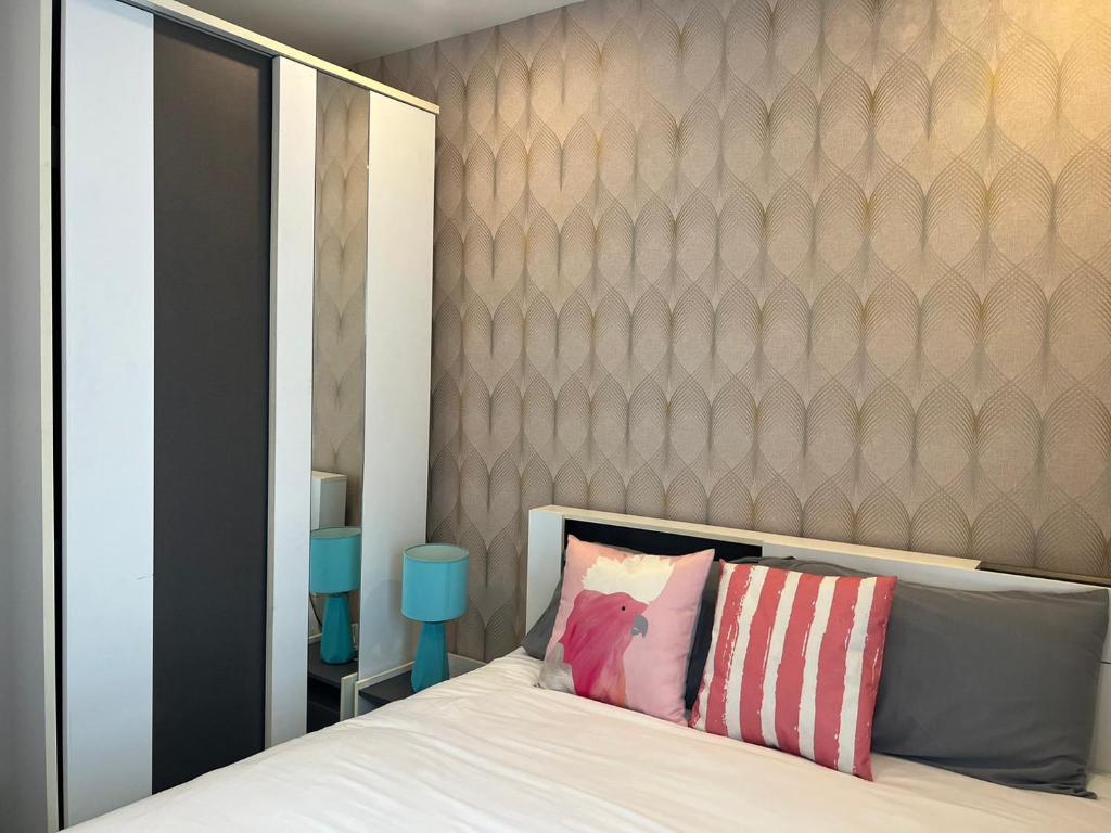 Modern 1-Bedroom Apt Just Steps from Nimman #A403, Chiang Mai