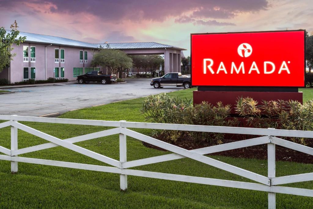 Ramada by Wyndham Luling, Luling