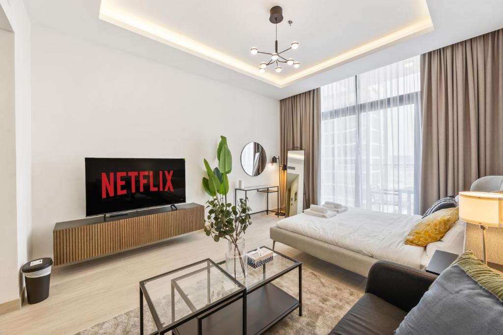 Elite Escape - Getaway in Azizi Riviera 13, Dubaï