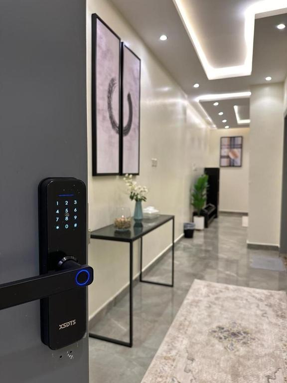 Modern studio with self-entrance, Rijád