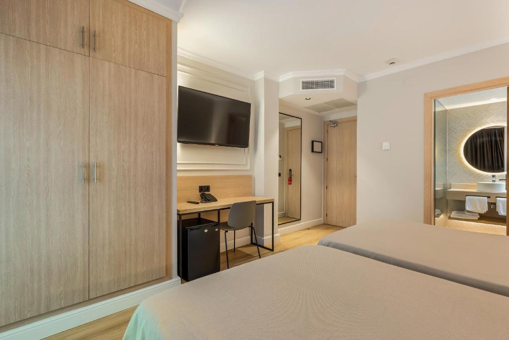 Hotel Miramar — Lloret de Mar, Catalonia