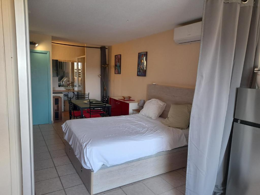 VILLAGE NATURISTE CAP D AGDE HELIOPOLIS D la maison d'andréas - 4