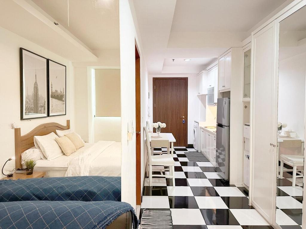 Studio apt 65inch TV in Kemang Mall, Jakarta