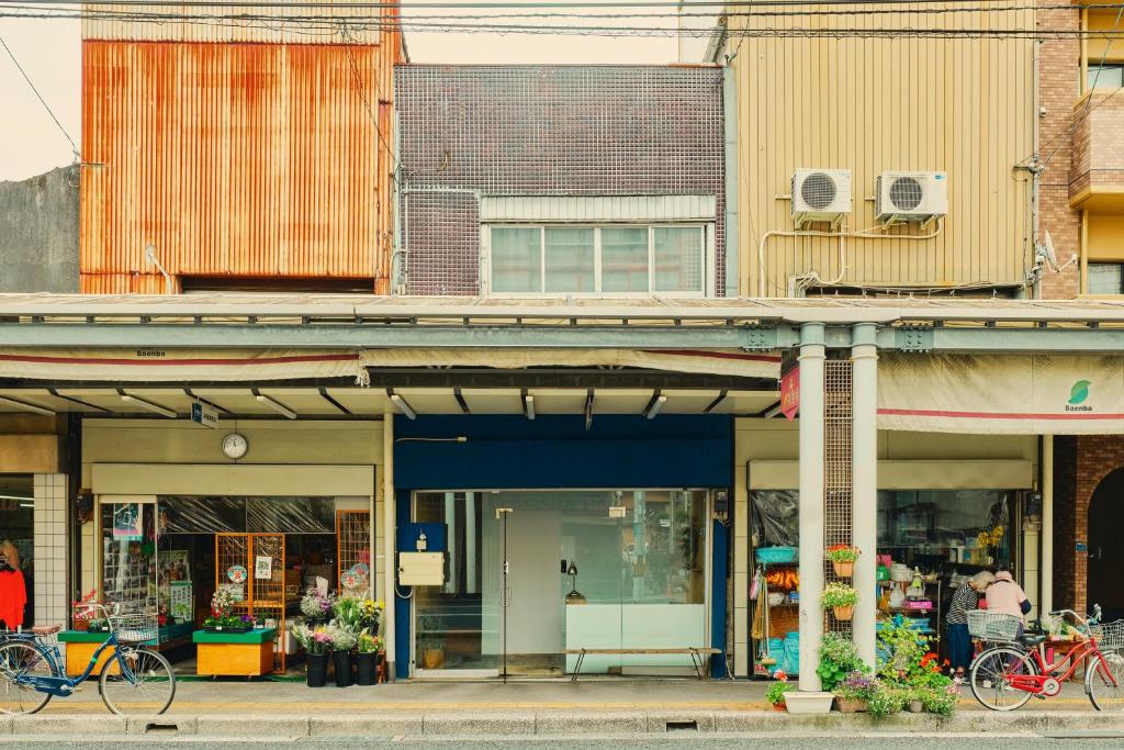 まちの別邸 緝 shu, Koči