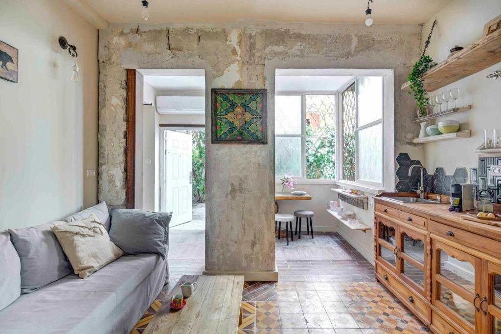 Stylish 2 suits apartment by the beach, Tel Aviv