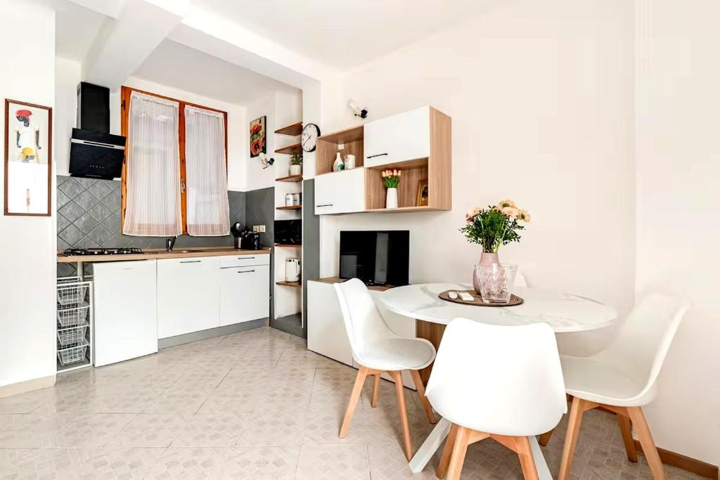 Heart of Florence Apartment - 5