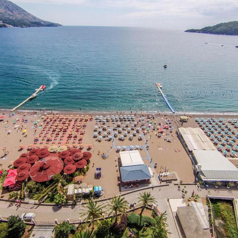 Beachfront Holiday Home Rafailovici - 2