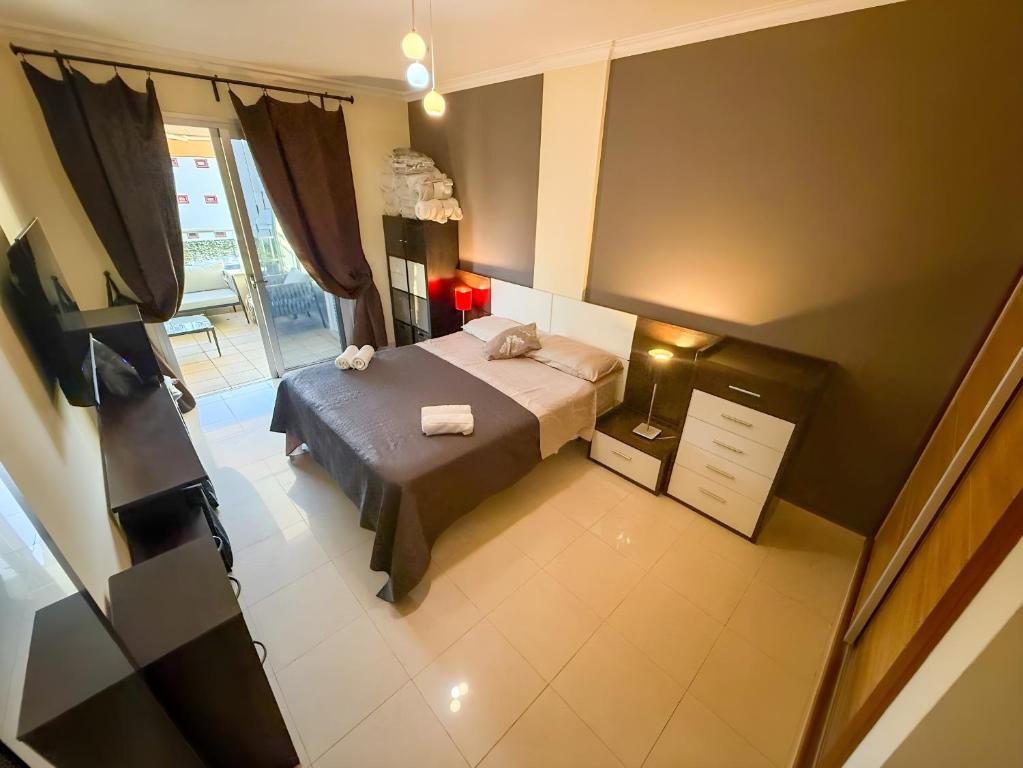 Stylish Palm Mar Apartment with Sunny Terrace BRAVO's House - 4