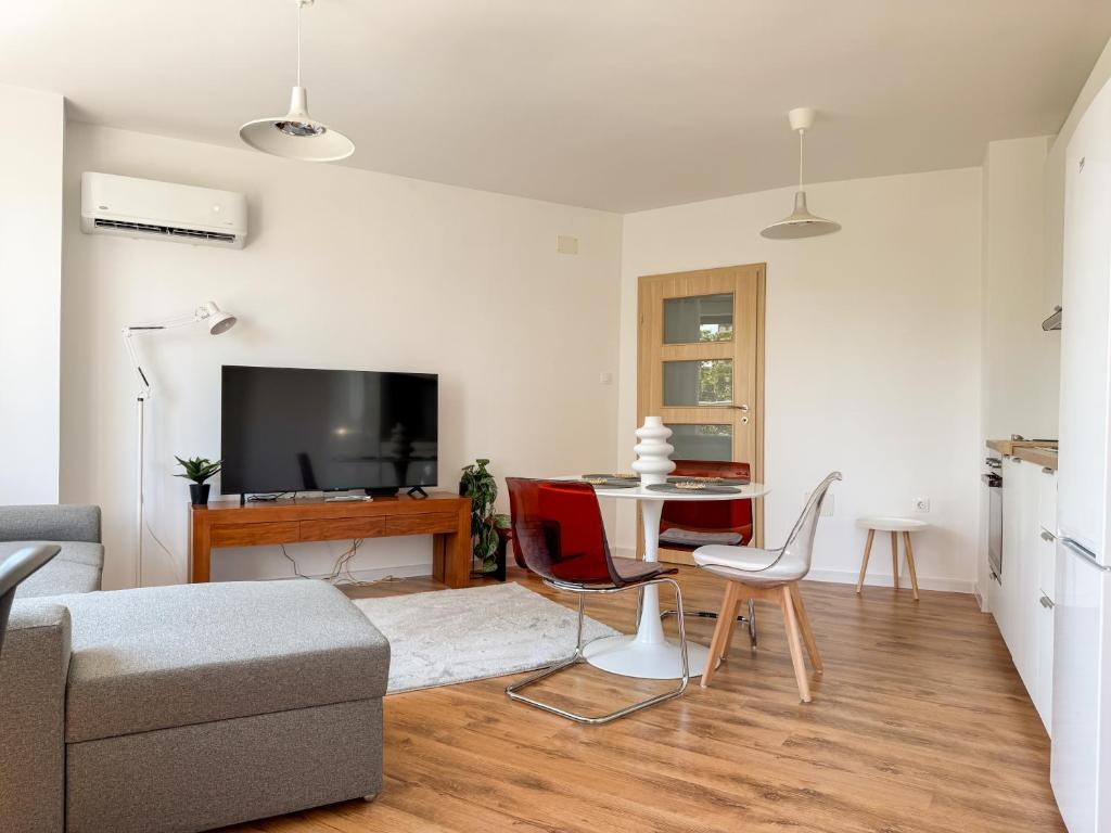 1BR Apartment with a Designated Workspace, Free Street Parking and Free Gym Pass, Plovdiv