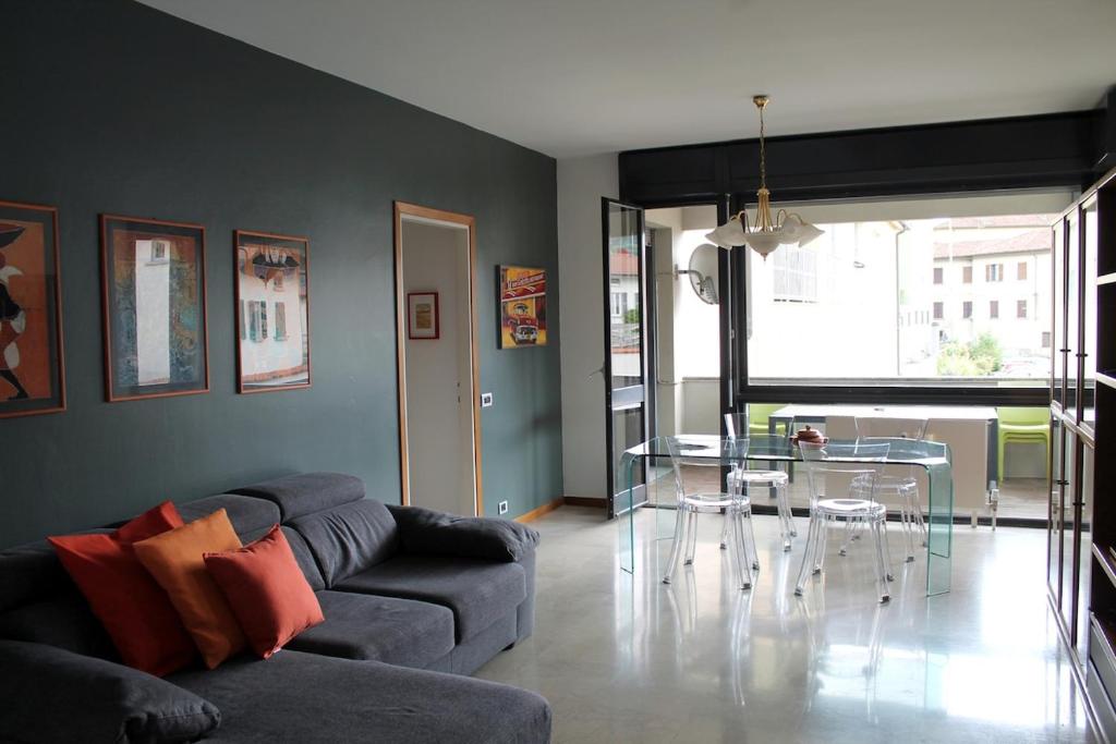 COLOR HOUSE- Lecco's Lake - 2