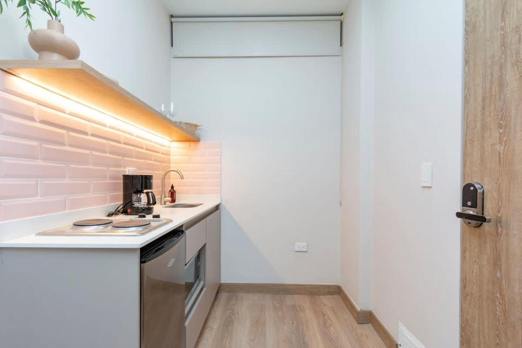 Charming Apt 3-Laureles- AC -Smart Lock - 2