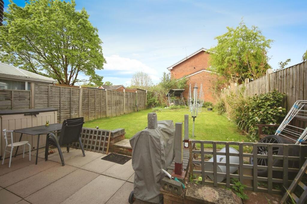 Comfy 3 Bed Home- 30min to Birmingham, Headless Cross