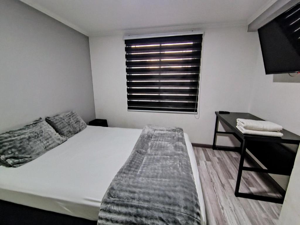 casa entera con estacionamiento - 5