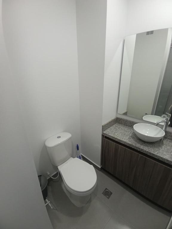 Apartaestudio amoblado, Edificio Avanzzare T2-402 - 3