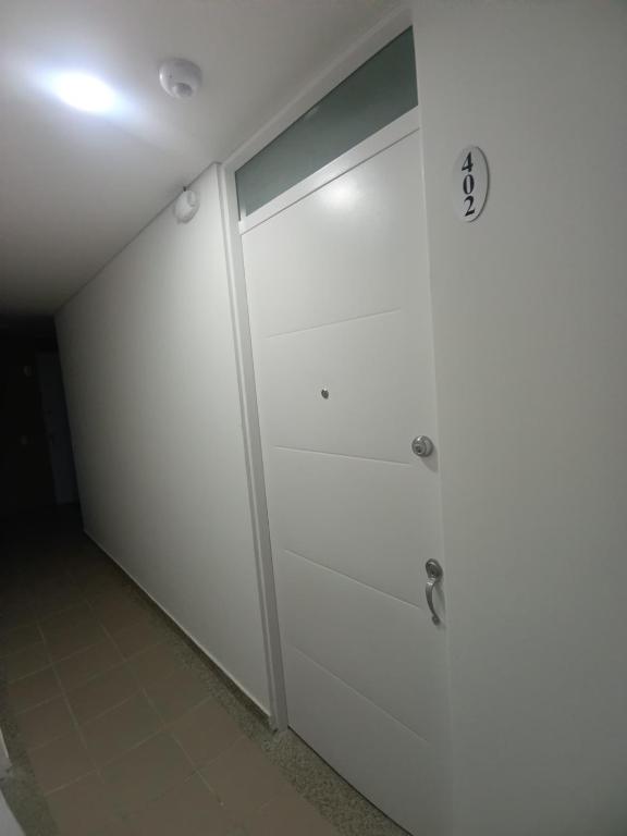 Apartaestudio amoblado, Edificio Avanzzare T2-402 - 5