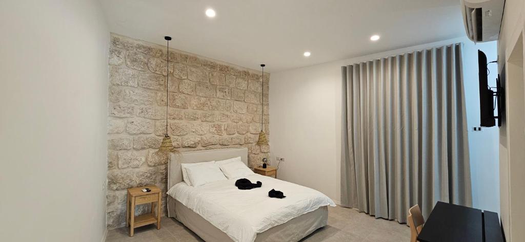 Private stone renovated studio, Nazaret