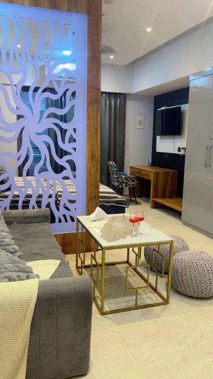 P Suites by Sanyam Garg, Ghaziabád